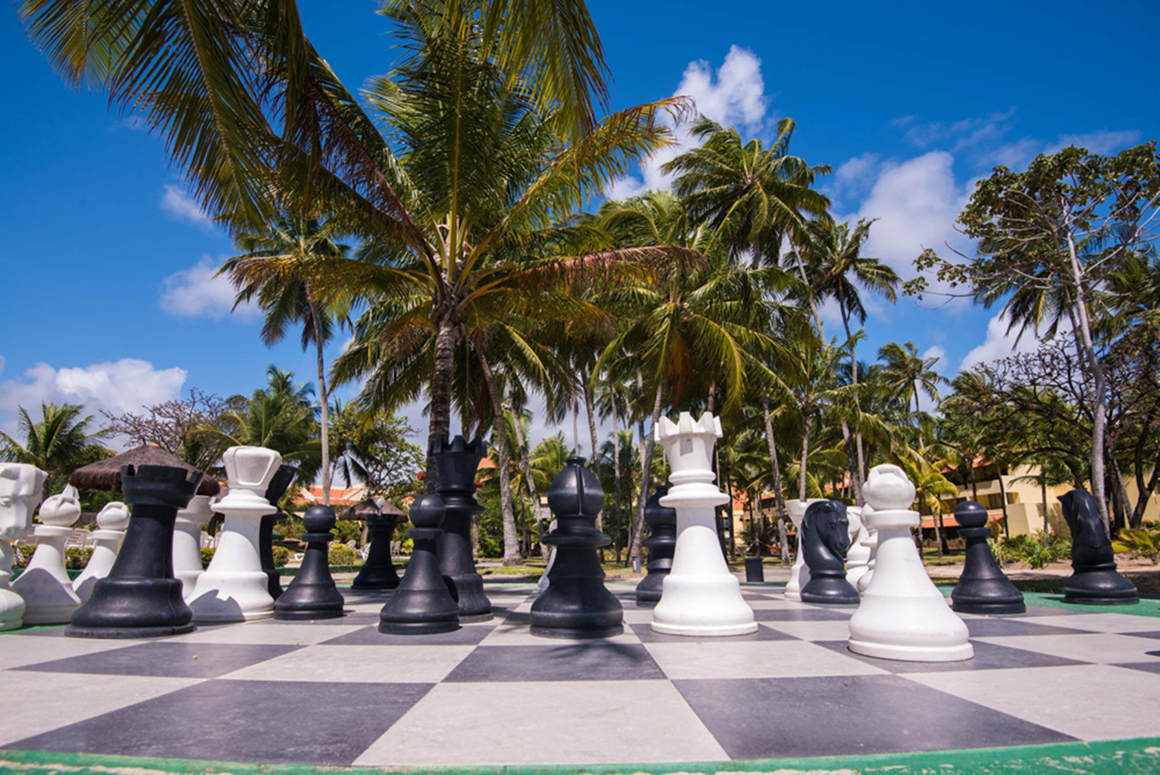 Vila Gale Cabo Cabo de Santo Agostinho Eksteriør bilde A giant chess set in the resort