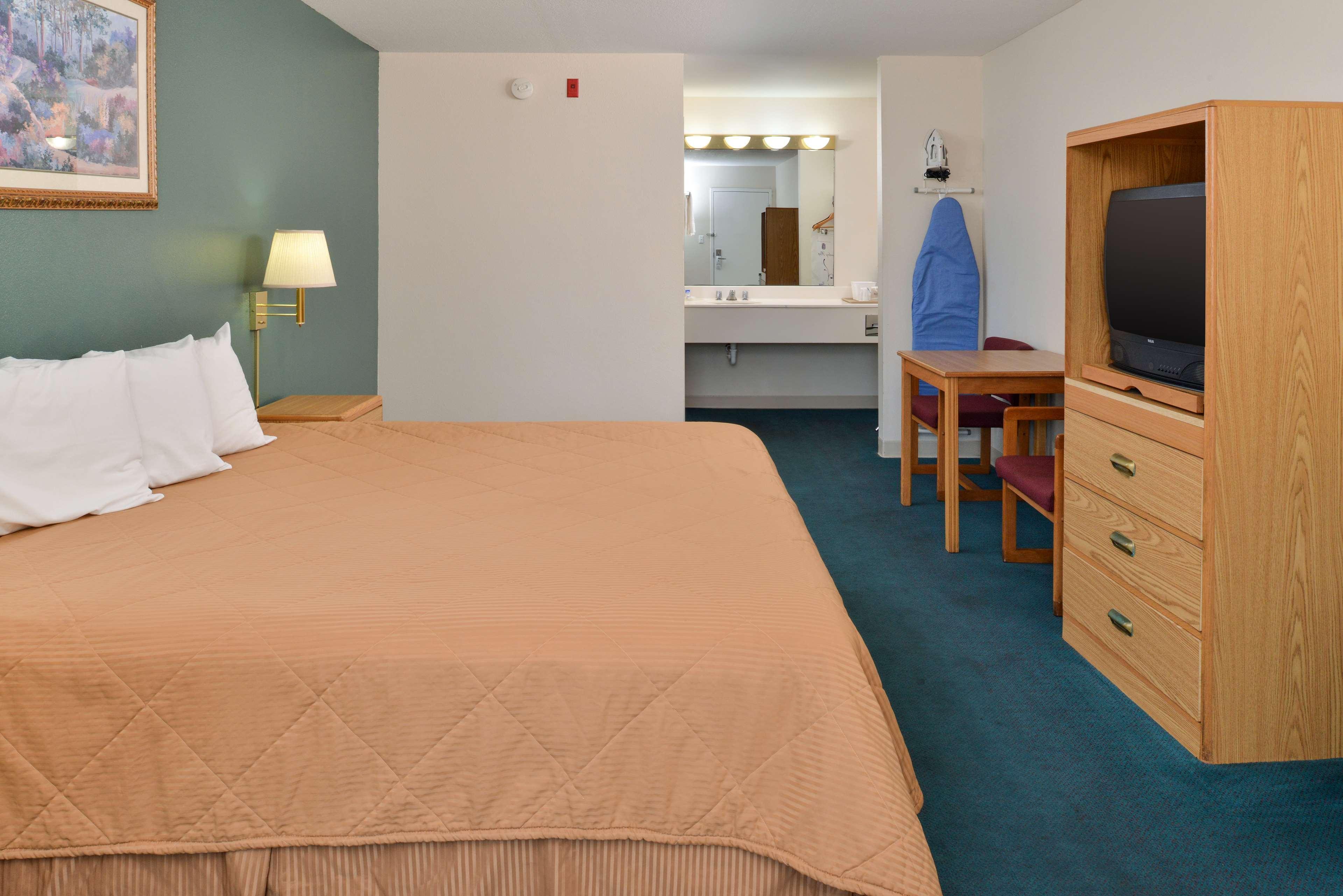 Vila Gale Cabo Cabo de Santo Agostinho Rom bilde A typical room at a Motel 6